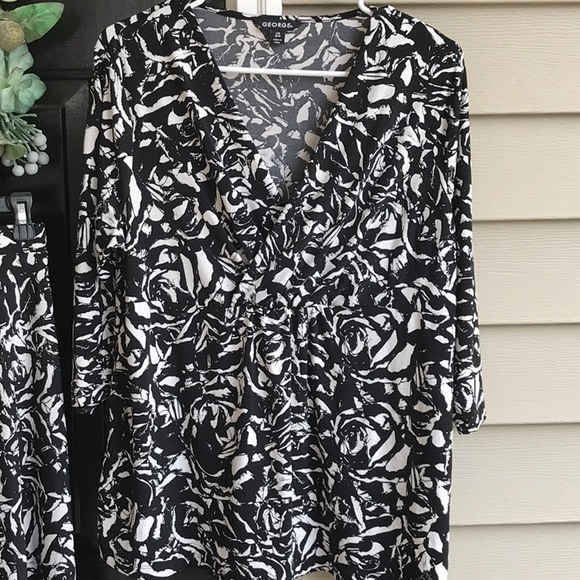 Two matching pieces, two different sizes! - Picture 2 of 8